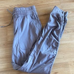 lululemon beyond the studio joggers size 6